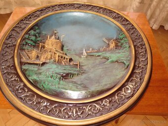 Dekoratívny nástenný reliéfny tanier - 3