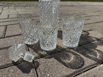 Karafa s pohárikmi - 3