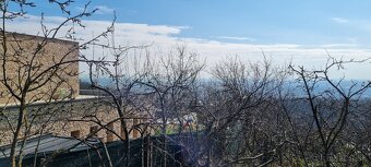 PEKNÝ STAVEBNÝ POZEMOK 584m2 V RAČI S KRÁSNYM VÝHĽADOM. - 3