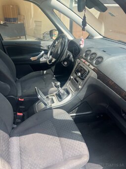 Predám nepojazdné auto Ford Galaxy Ghia - 3