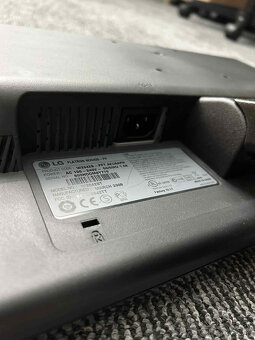 LCD monitor Flatron - 3