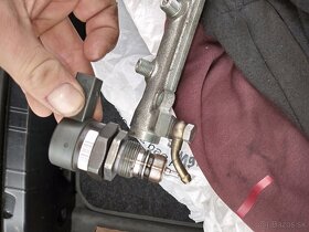 BMW M57N comon rail lišta čidla - 3