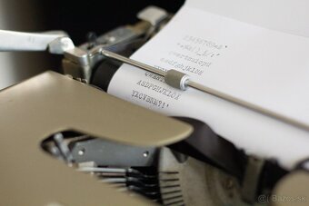 Písací stroj Olivetti Lettera 22 - 3