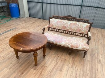 Predám starožitný nabytok . Sofa a stolík - 3