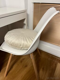 PREDÁM SET - stolík aj stolička s podložkou - 3