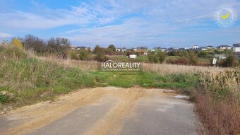 HALO reality - Predaj, pozemok pre rodinný dom 896 m2 Nitr - 3