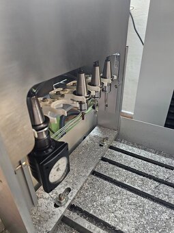 Predám 5-osú CNC frezovačku 3040 (2,2 kW, RTCP, ATC) - 3