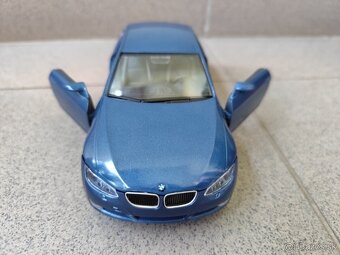 Predám nový kovový model BMW 335i coupé 2007. Dĺžka 19 cm, š - 3