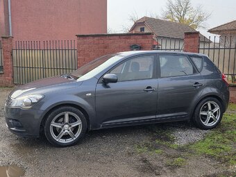 Kia Ceed 1.4 CVVT • Facelift 2011 • 172 tisíc KM • Nová STK - 3