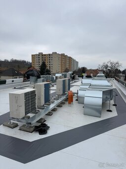 Pomocnik / Izolater ploche strechy. - 3