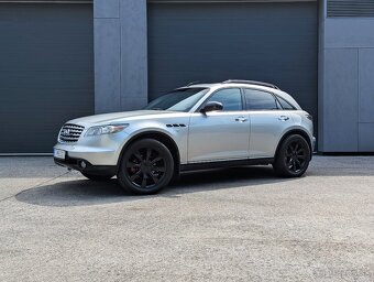 SUV Infiniti / 314 koní, automat, V8 / - 3