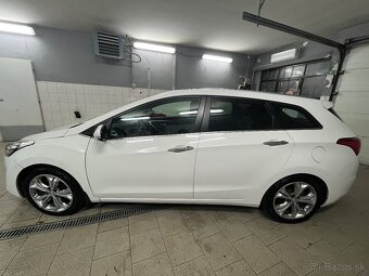 Hyundai i30 CW 1.6i Style - plná výbava - 3