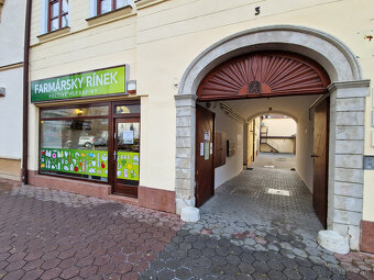 Obchodné priestory v centre s dvorom 120m2 a garážou. TOP PO - 3