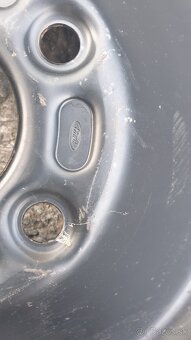 Rezervné koleso na Ford. - 3