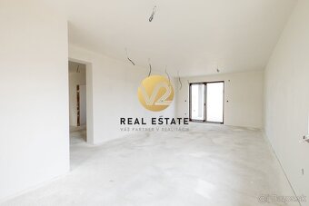 NA PREDAJ – Novostavba pri Lese, priestranný 4-izbový dom – - 3