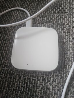 Predám termostatické smart hlavice Zigbee Moes + gateway - 3