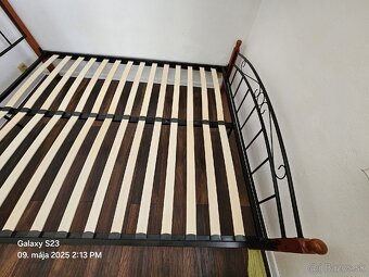 Manželská posteľ 160x200 + rošty a matrac. - 3