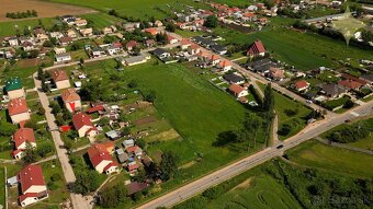Na predaj ZREKONŠTRUOVANÝ 2-izbový byt s dvorom a GARÁŽOU v - 3