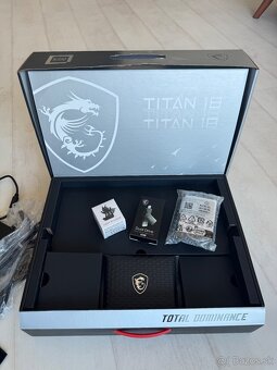 MSI Titan 18 HX A14VIG_TOP - 3