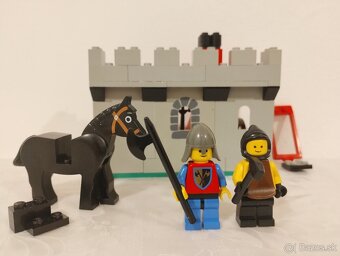 LEGO Castle 6040 Blacksmith Shop - 3