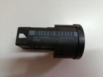 vypinac svetiel passat b5 1c0941531 20€ - 3