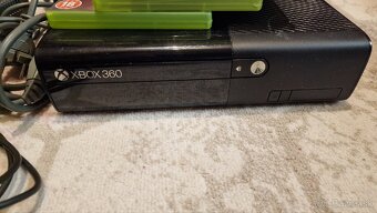 XBOX 360 E, 500Gb HDD + OVLADAC + 3 HRY - 3