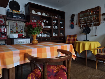 RODINNÝ a HOSŤOVSKÝ DOM,STODOLA a POZEMOK 2924m2 HRÁDOK NMNV - 3