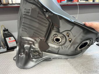 Honda NT1100 nádrž - 3