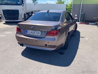 E60 530D manuál - 3