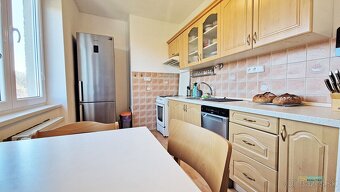 Na predaj trojizbový byt s garážou a balkónom - Staré sídlis - 3