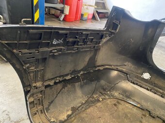 Predám zadny nárazník vw passat 3c combi - 3