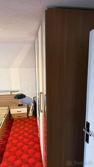 Predam kompletnú spálen,skrine , posteľ ,rošty stoliky - 3