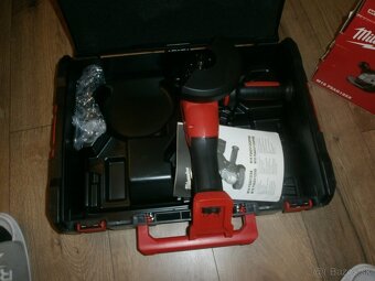 MILWAUKEE M18 FUEL 125 mm uhlová brúska s posuvným spínačom - 3
