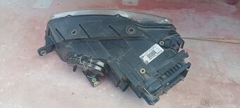 Predávam predný pravý reflektor xenon. - 3