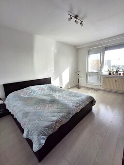 Ponúkame na predaj priestranný trojizbový byt v centre obce - 3