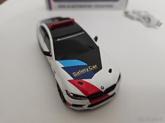 Predám malé RC auto BMW na diaľkové ovládanie. - 3