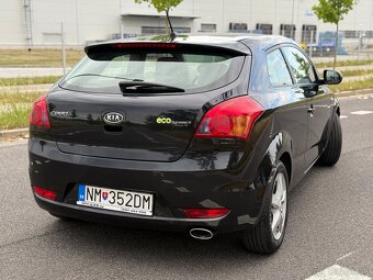 Na predaj krásna KIA Proceed 1.6 CRDi Coupe - 3