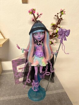 Monster high a Ever After High bábiky a nábytok - 3