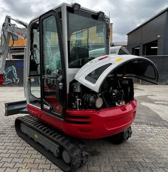 TAKEUCHI TB240 A/C DIESEL - 3