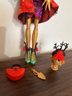Monster high Jinafire Gloom and Bloom - 3