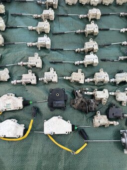 Motorčeky na ovládanie zámku nádrže - 3