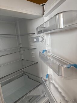 Predám chladničku s mraznickou - 3