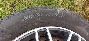 Zimné 205/55 R16 + disky a puklice - 3