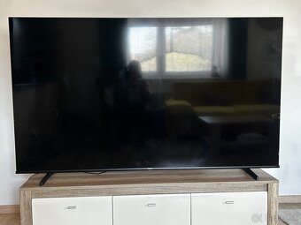 Hisense 75E7Q+ dialkový ovládač - 3