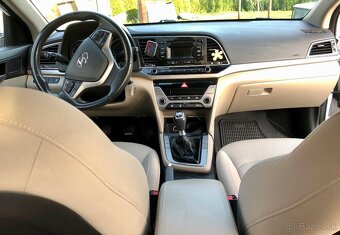 Predám Hyundai Elantra 2017 vo výbornom stave - 3