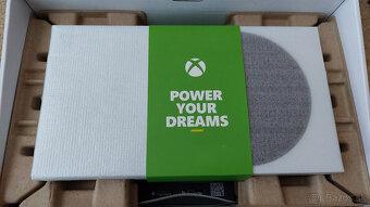 Predám Xbox Series S 512GB SSD – 2 x ovládače. - 3
