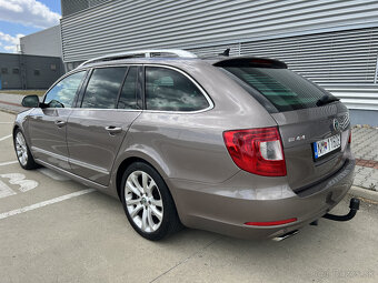 Superb Combi 2.0 TDI CR Elegance 4x4 DSG Panorama Webasto - 3