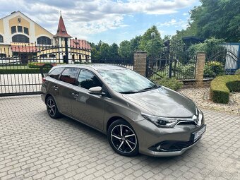 Predám Toyota Auris Tourning Sports 1.6 benzín Automat - 3