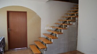 NA PREDAJ: 6-izb.,2-posch.,2-generačný RD s pozemkom 800m2 - - 3
