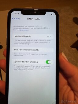 Apple iPhone XR - 3